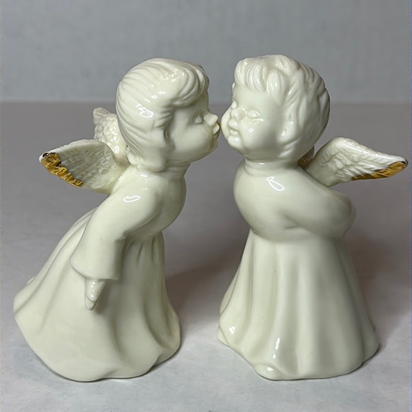 Vintage Porcelain Kissing Angels Gold Tone Tipped Wings set of 2 - Picture 1 of 5